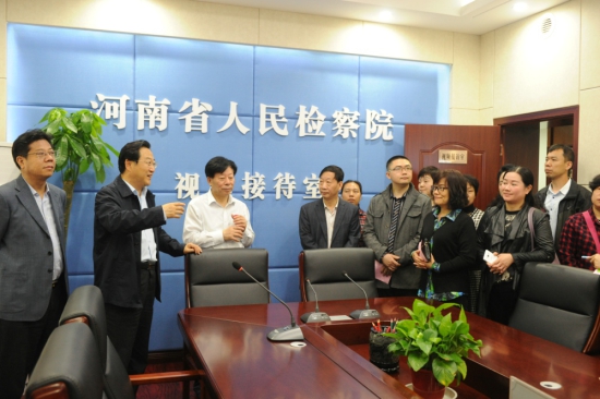 全國(guó)人大代表視察河南檢察工作